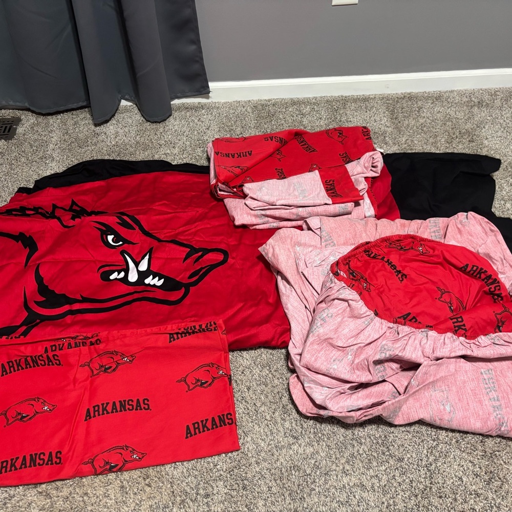 Arkansas Razorbacks sheet set and comforter- size King